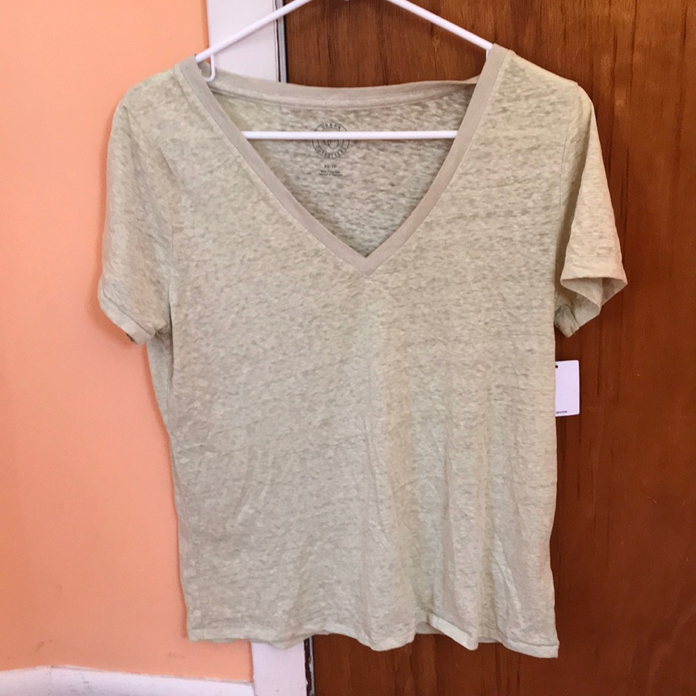 Urban outfitters green v neck tee Xs